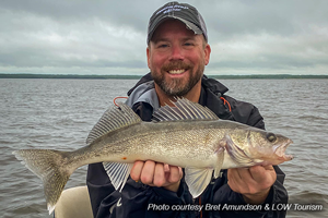 image links to lake of the woods walleye report 