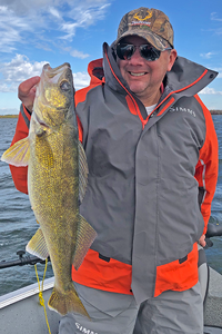 image of Joe Bergquist with big walleye on Winnie