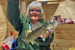 image of Lynne Powel with a nice walleye from Winnie