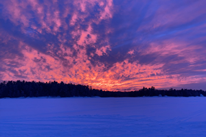 image of sunset on Lake Kabetogama