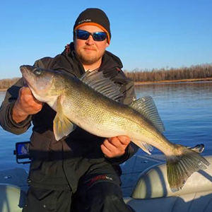 image links to lake of the woods and riny river fishing updates.