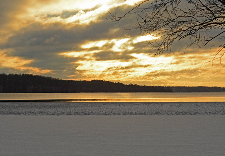 image of ice conditions at the north access on Lake Wabana