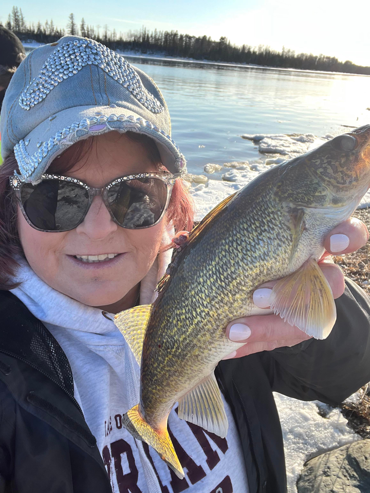 image of Candyce Sindelir with nice walleye caught on the Rainy River