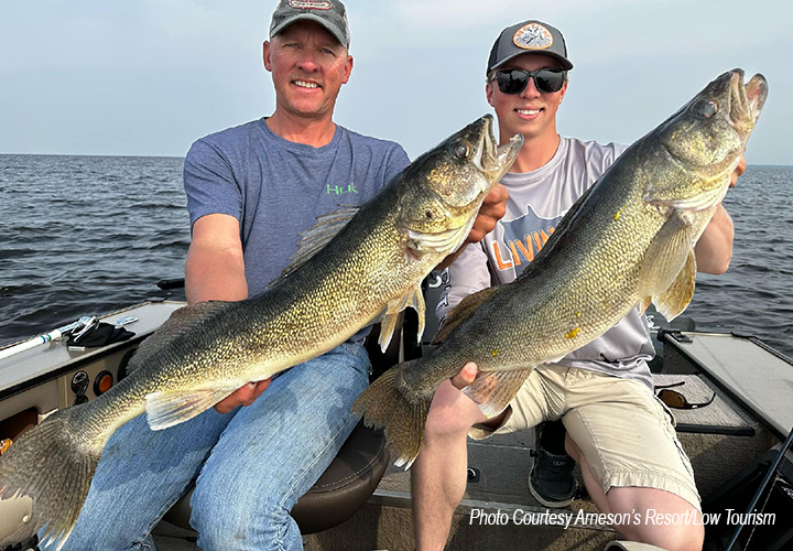 image links to walleye fishing report from Lake of the woods