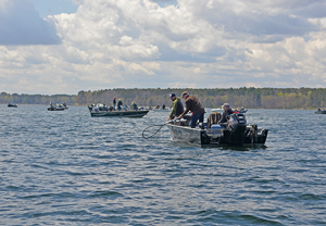 image links to lake winnie opening day walleye report