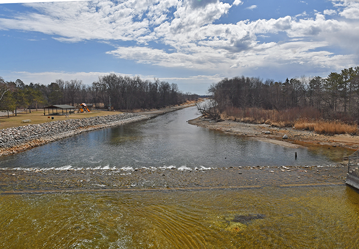 image of the Mississippi River at the Winnie Dam in Deer River Minnesota