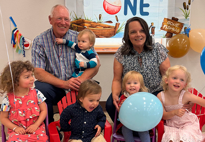 Jeff and Susan Sundin with 5 grandkids, Charolette, Ryder, Lander, Agusta and Audrey