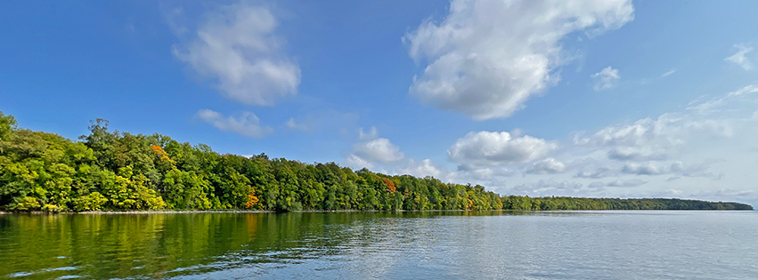 image of fall colors on Lake Winnie