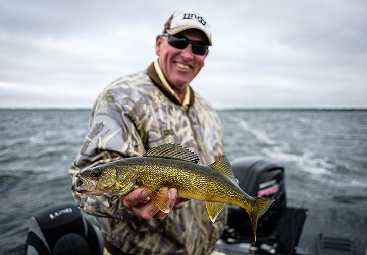 image links to fishing article from Bowen Lodge about Jeff Sundin's thoughts on walleye fishing